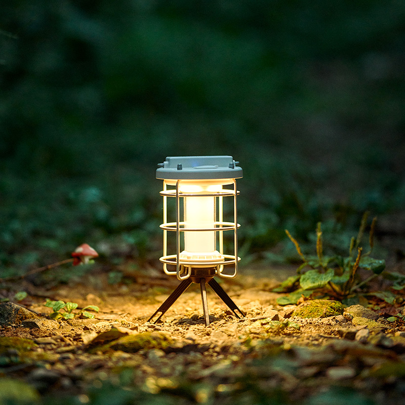 Naturehike kempingové LED svetlo s funkciou power banky 276g - čierna